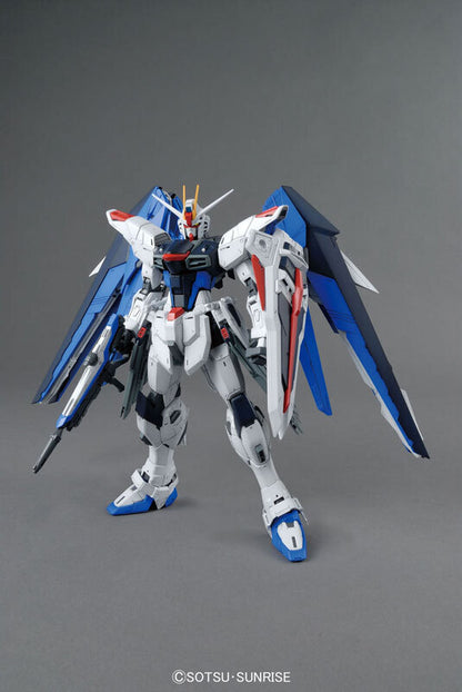 Bandai Gundam MG 1/100 Freedom Gundam Ver.2.0 Gunpla Plastic Model Kit