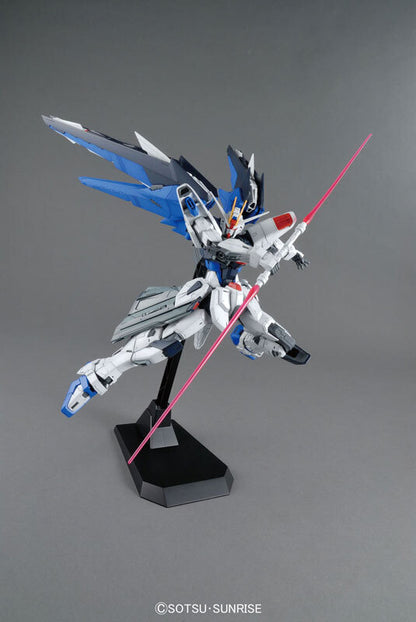 Bandai Gundam MG 1/100 Freedom Gundam Ver.2.0 Gunpla Plastic Model Kit